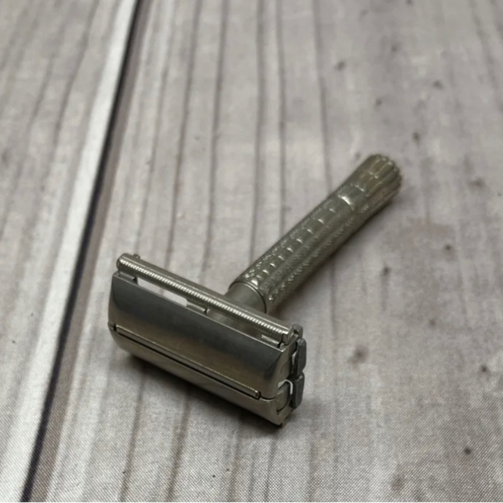 Vintage Gillette Adjustable Metal Safety Razor